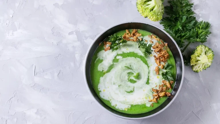 Soupe de légumes verts, faible en calories